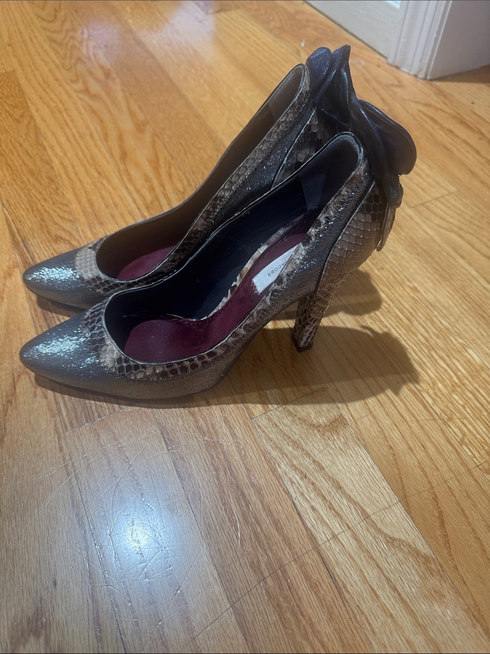 Marc Jacobs Women's Python/Leather Flower Accent Heels Size 39.5 = 9.5 US - Picture 2 of 5